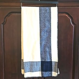 NWT 29 Palms Blanket Scarf Black White Gray Plaid Fringe Soft